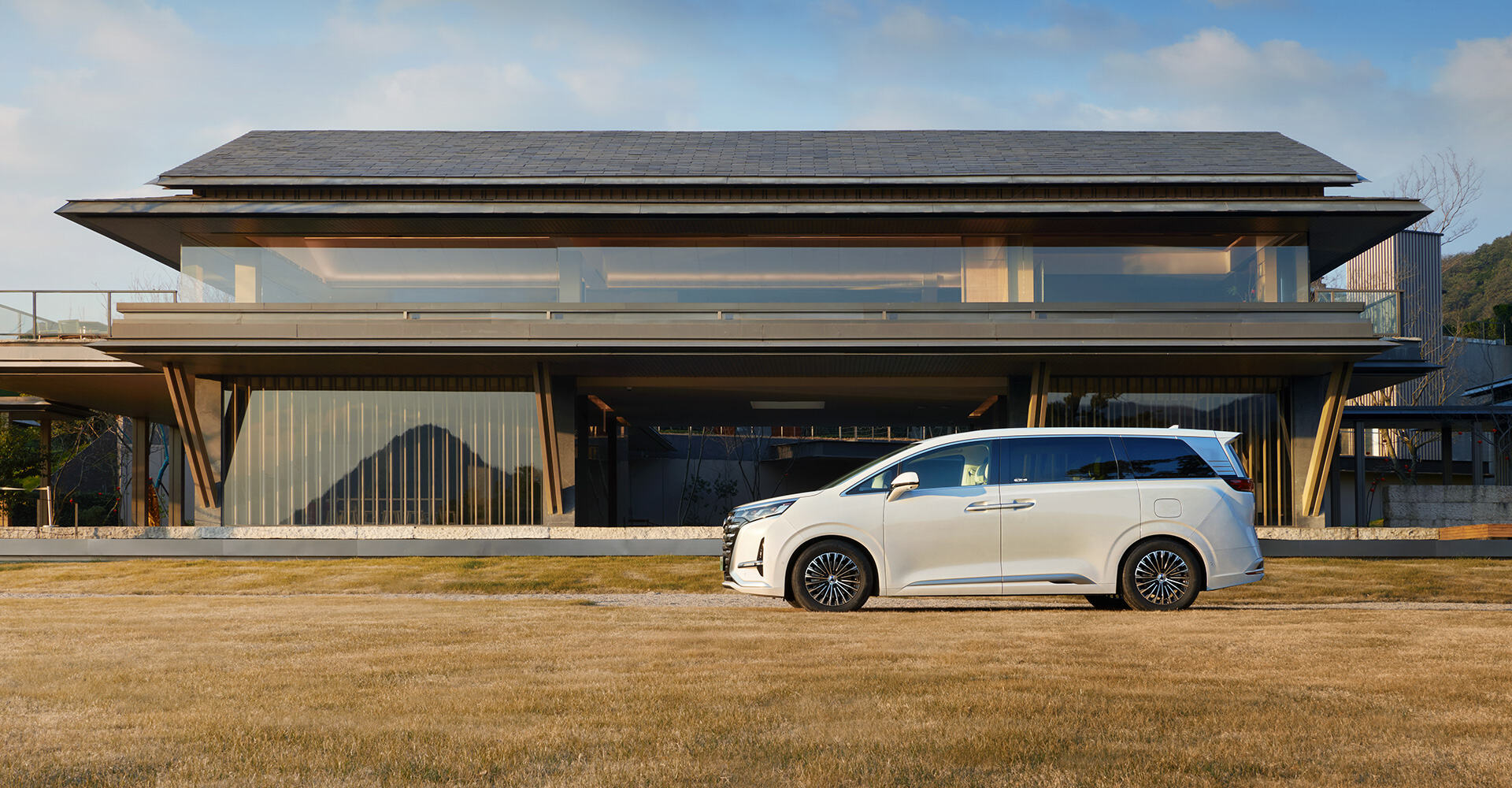 New Energy Vehicle MPV